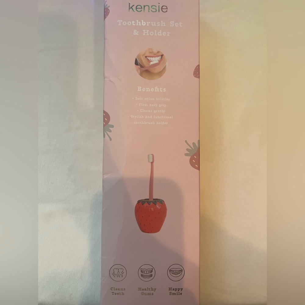 Kensie Toothbrush Set & Strawberry Holder – Ultra Soft Bristles – NEW in Box - Picture 3 of 4